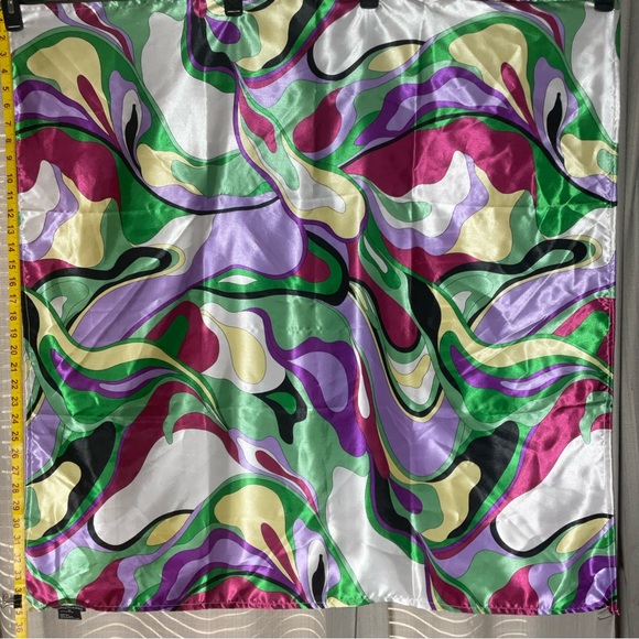 Dennis by Dennis Basso Vibrant Green Purple White Printed Scarf Pre-Owned 35” sq - Picture 2 of 15